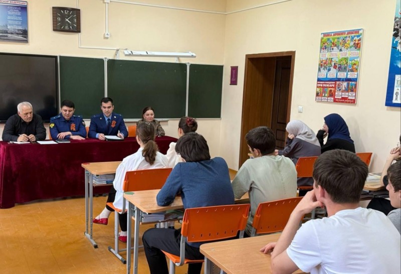 В преддверии празднования Дня Победы прокуратурой Бабаюртовского района принято участие в проведении урока мужества «Живая память поколений».