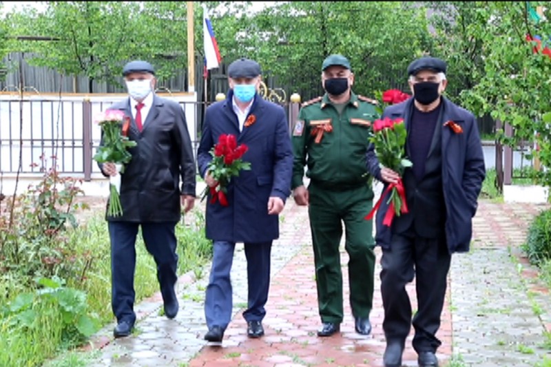 Даниял Исламов возложил цветы к монументу Неизвестного солдата в Бабаюрте.
