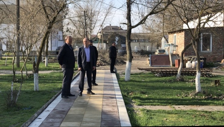 Даниял Исламов проинспектировал ход капитального ремонта школы в Бабаюрте.