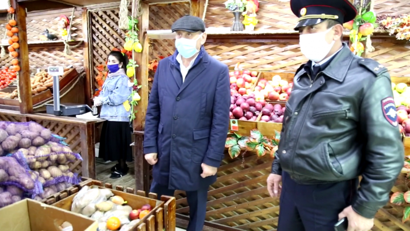 Руководство Бабаюртовского района провели рейд по продовольственным магазинам.