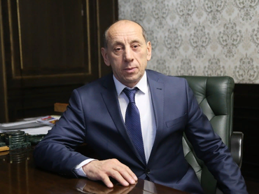 Поздравление и.о Главы Бабаюртовского района Данияла Исламова с Днём защитника Отечества.