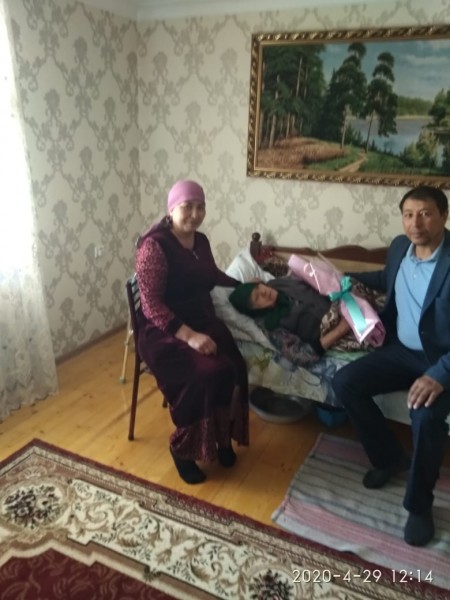 Вдову участника Великой Отечественной войны Каймат Аджимурзаеву с Днем Победы поздравили власти села Геметюбе.
