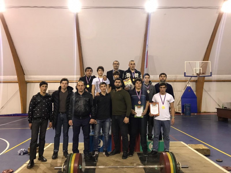 В Бабаюртовском районе прошло первенство Республики Дагестан тяжелой атлетике среди юниоров и юниорок.