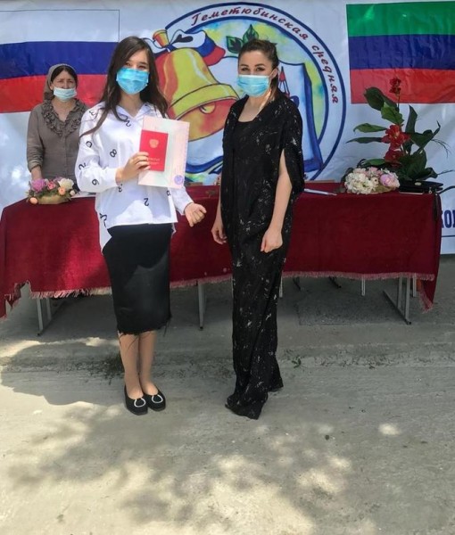 Выпускникам Бабаюртовского района вручены аттестаты.